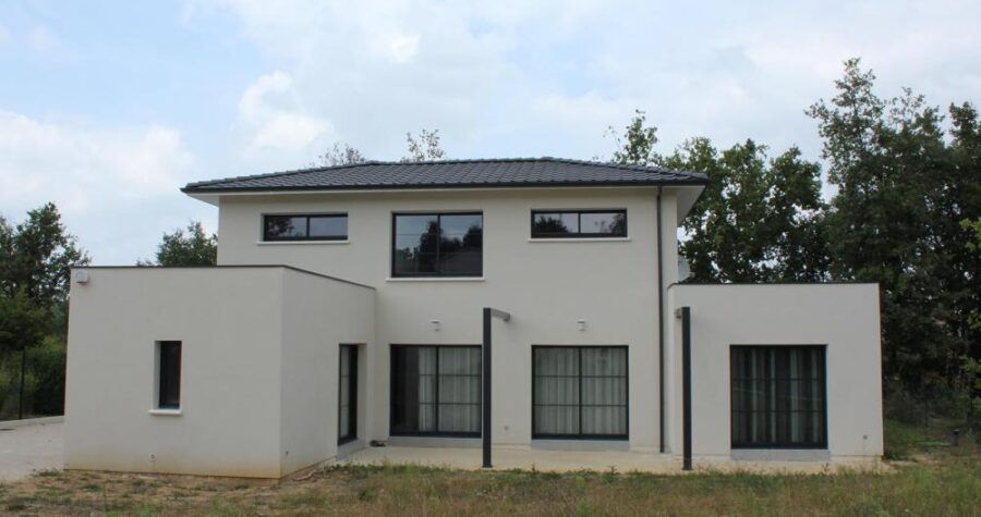 maison contemporaine et cubique façade arrière