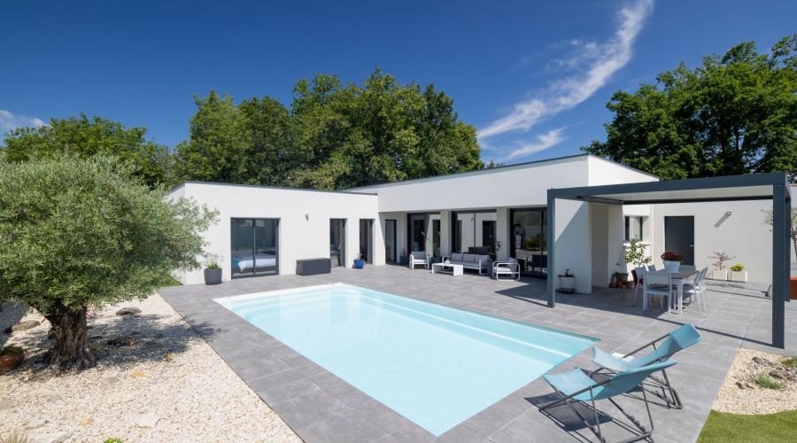 maison neuve avec piscine