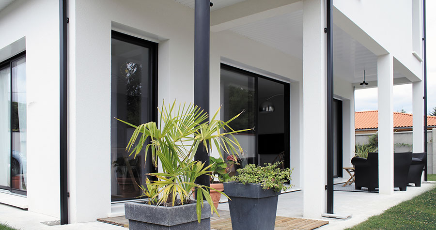 bastide contemporaine avec terrasse couverte