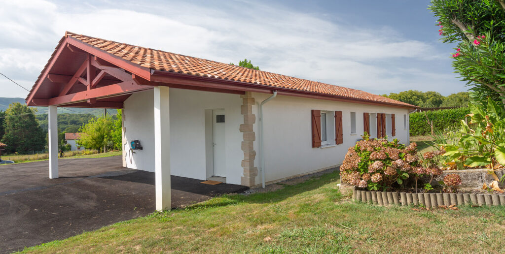 Maison basque avec terrasse couverte