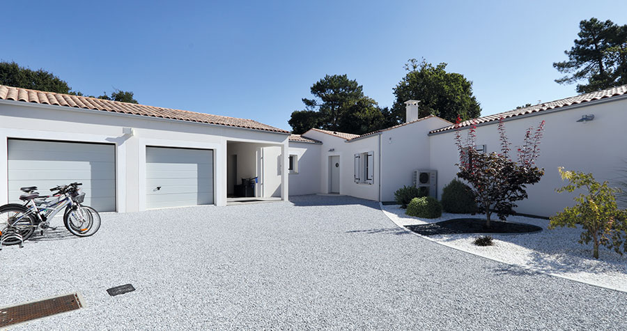 maison-charentaise-avec-double-garage