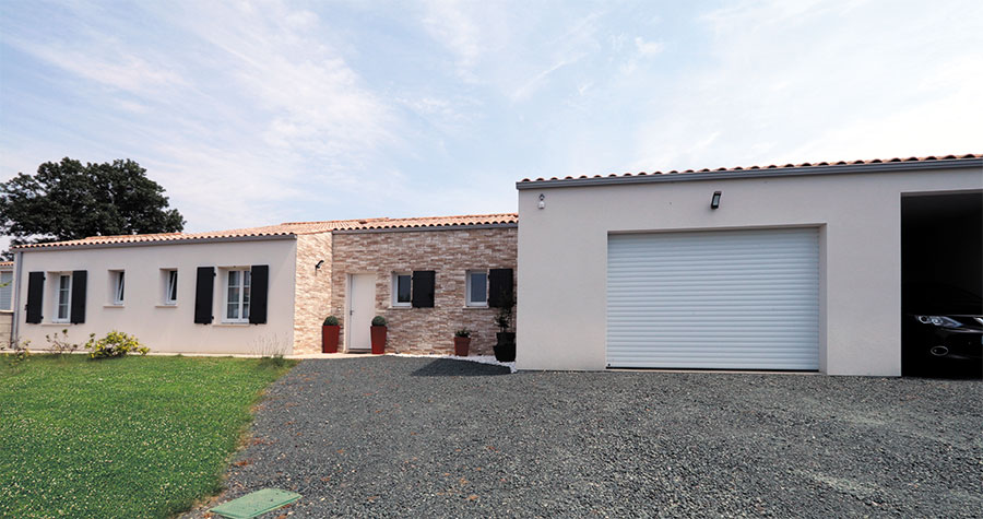 maison charentaise avec placage en pierre façade avant