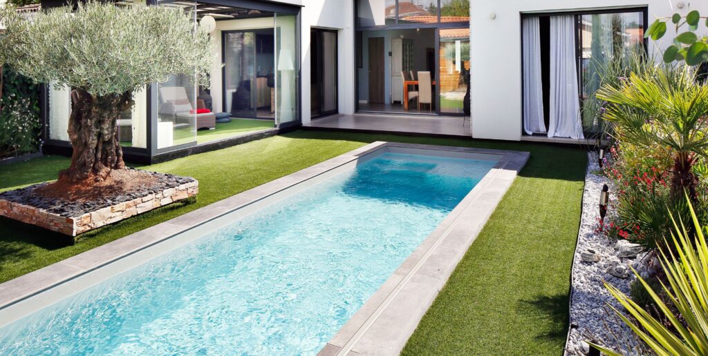 maison design avec couloir de nage