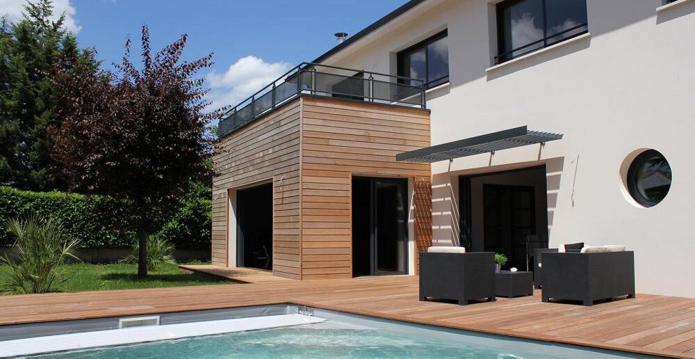 maison de ville contemporaine et élégante avec piscine