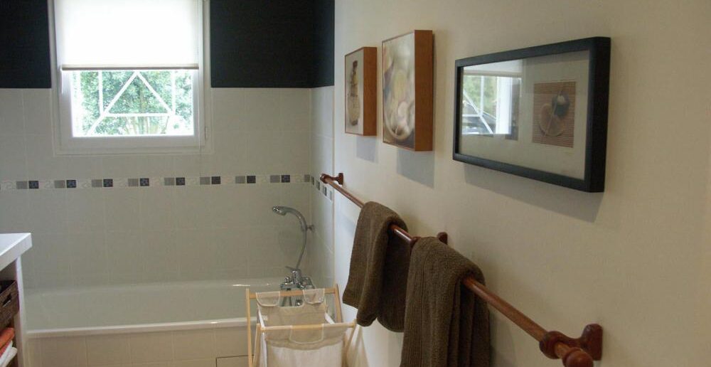 maison landaise traditionnelle salle de bain moderne