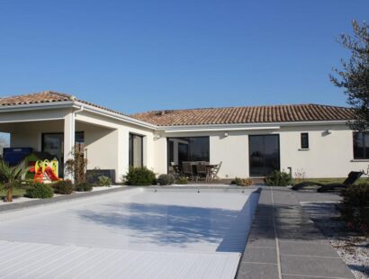 maison moderne et élégante avec piscine