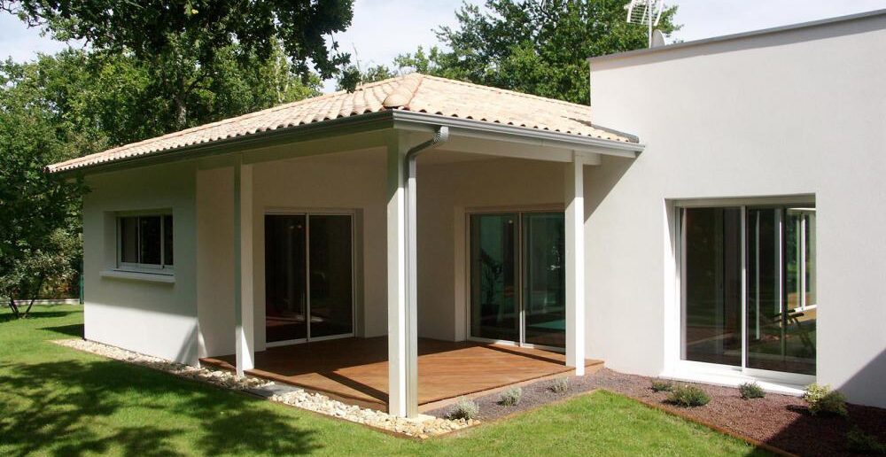 villa moderne avec terrasse couverte