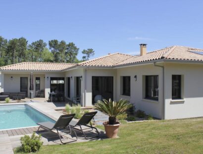 villa contemporaine avec piscine et jardin