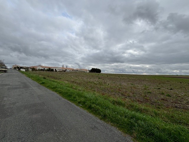 Terrain constructible Moëze  (Charente-Maritime 17)