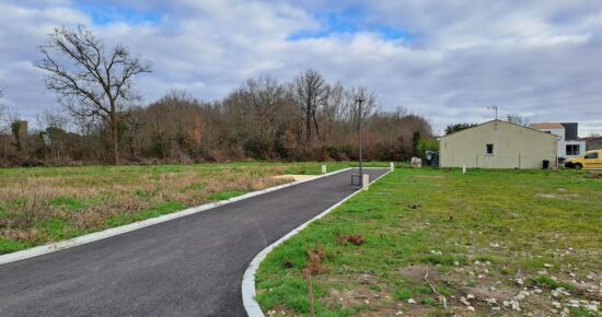 Terrain constructible Breuillet  (Charente-Maritime 17)