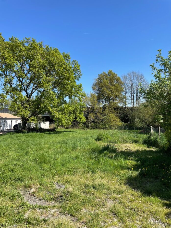 Terrain constructible Cavignac  (Gironde 33)