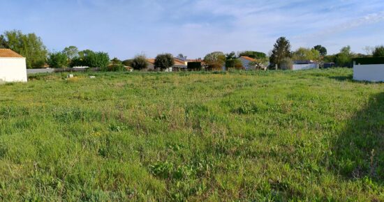 Terrain constructible Saint-laurent-de-la-prée  (Charente-Maritime 17)