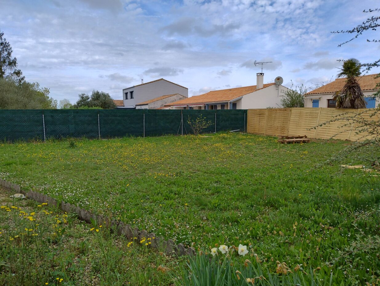Terrain constructible Sainte-soulle  (Charente-Maritime 17)