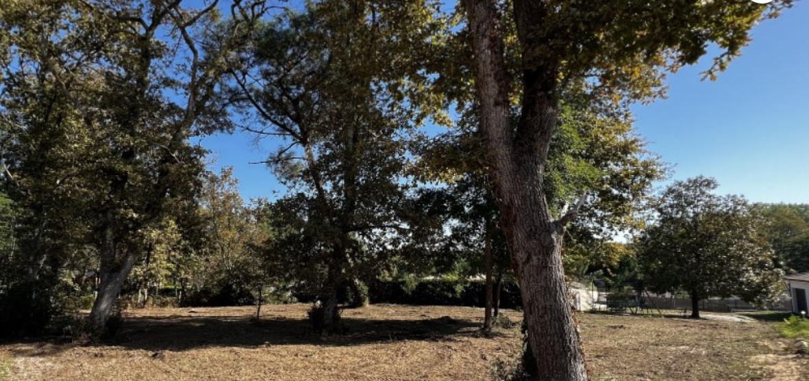 Terrain constructible Roaillan  (Gironde 33)