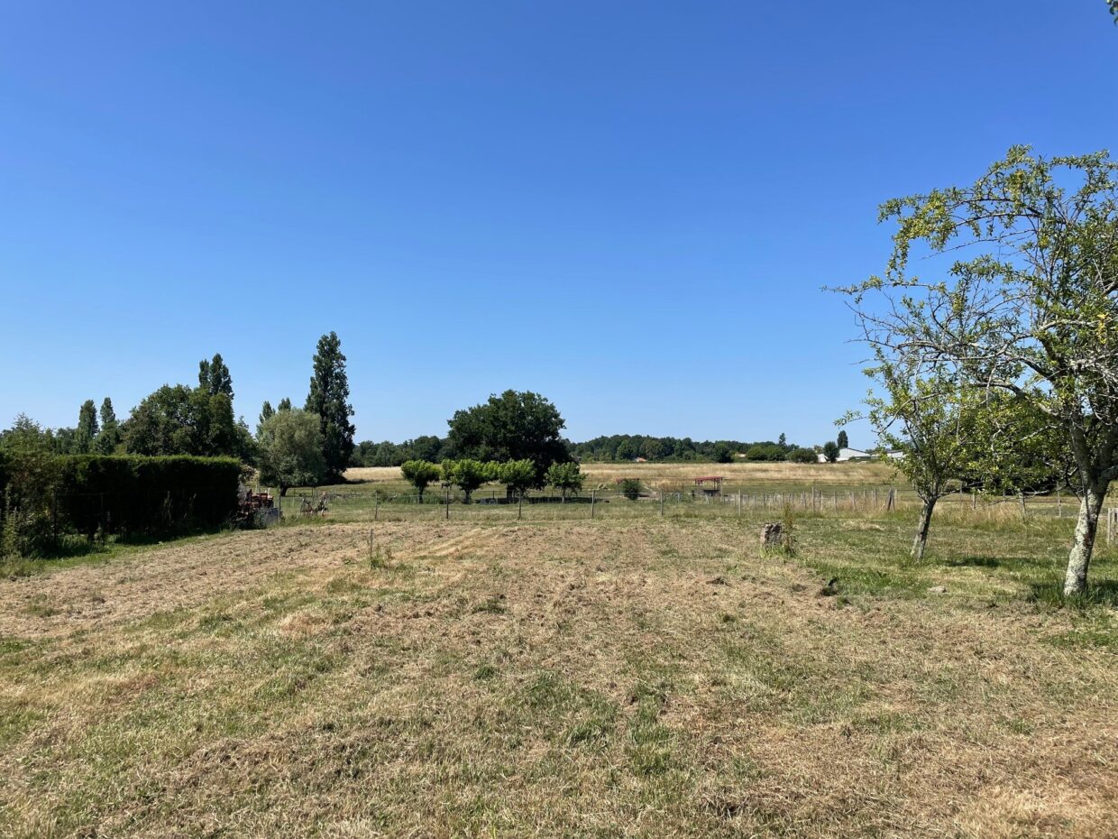 Terrain constructible Cézac  (Gironde 33)