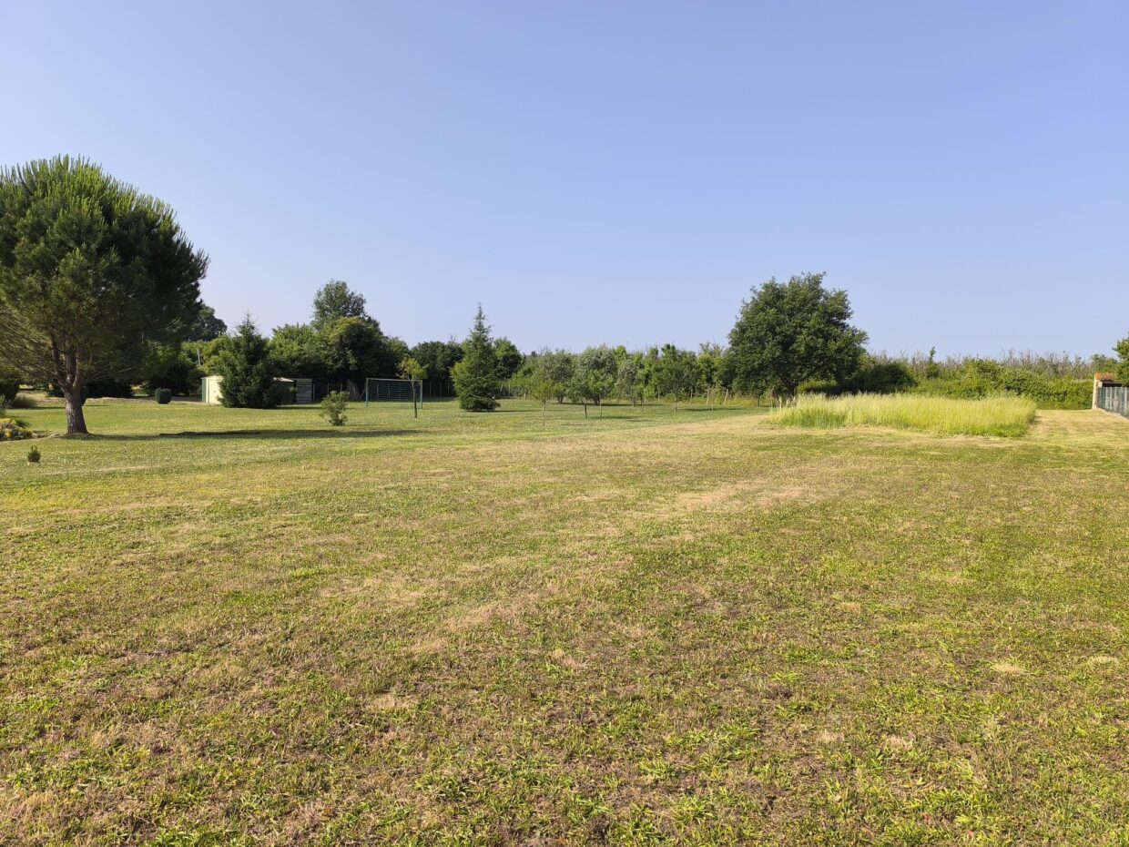 Terrain constructible Jonzac  (Charente-Maritime 17)