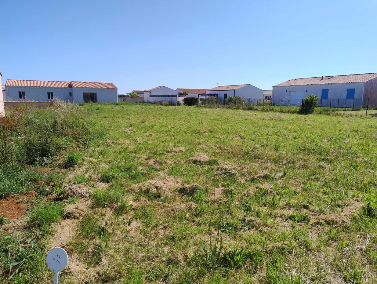 Terrain constructible Saint-porchaire  (Charente-Maritime 17)