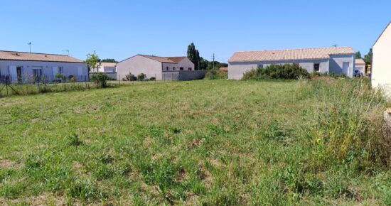 Terrain constructible Saint-porchaire  (Charente-Maritime 17)