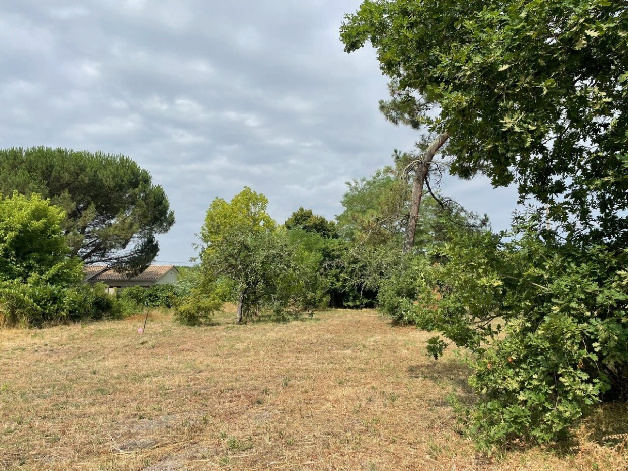 Terrain constructible Saint-yzan-de-soudiac  (Gironde 33)