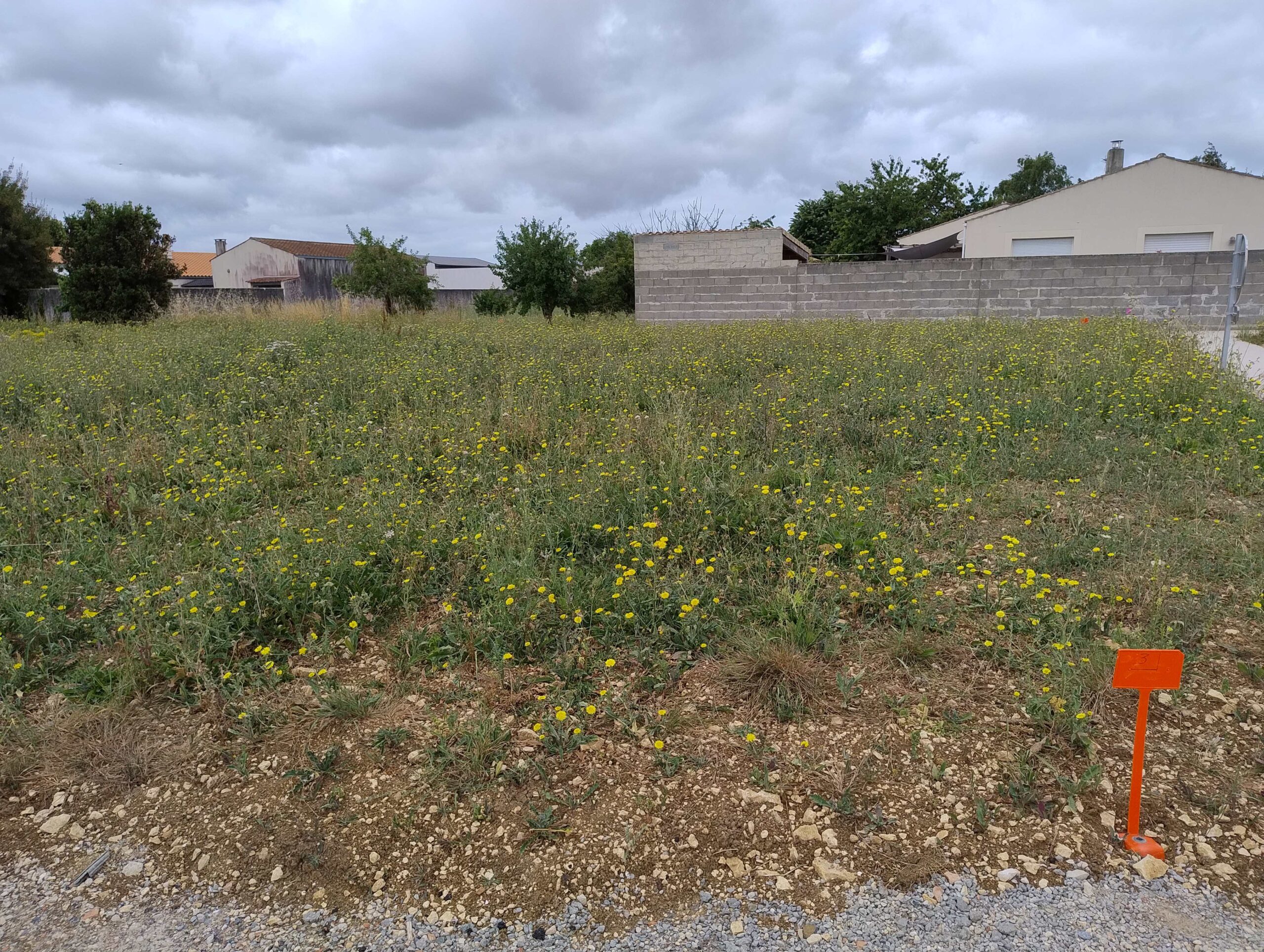 Terrain constructible La jarrie  (Charente-Maritime 17)