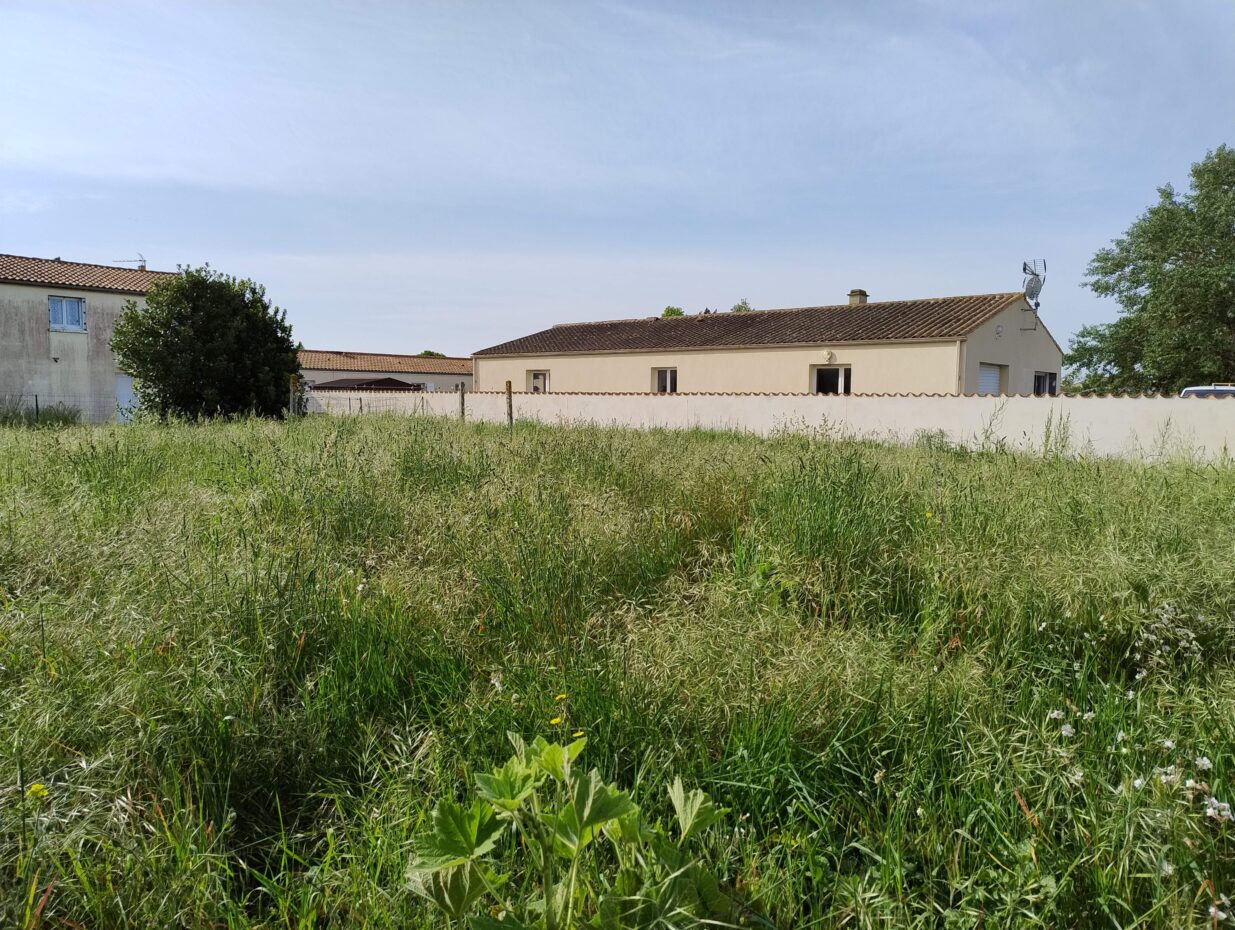 Terrain constructible Saint-laurent-de-la-prée  (Charente-Maritime 17)