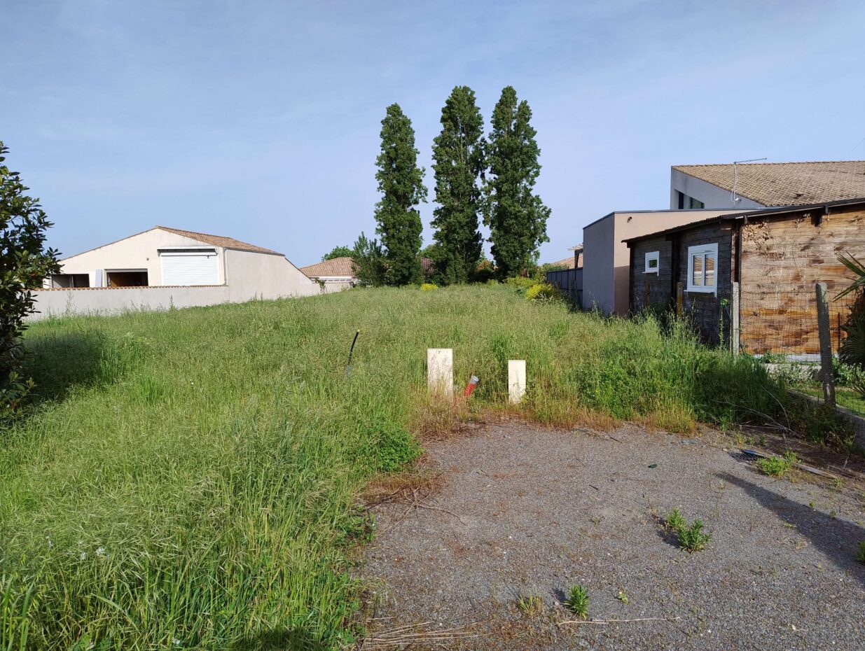 Terrain constructible Saint-laurent-de-la-prée  (Charente-Maritime 17)