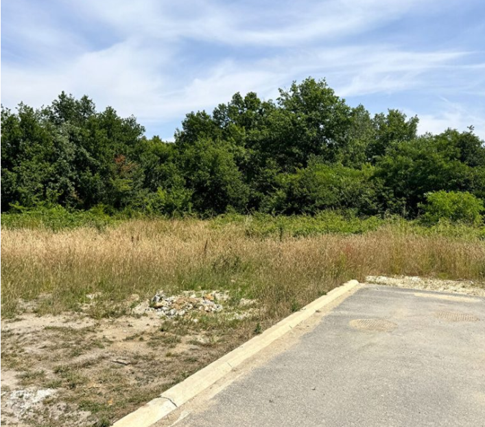 Terrain constructible Breuillet  (Charente-Maritime 17)