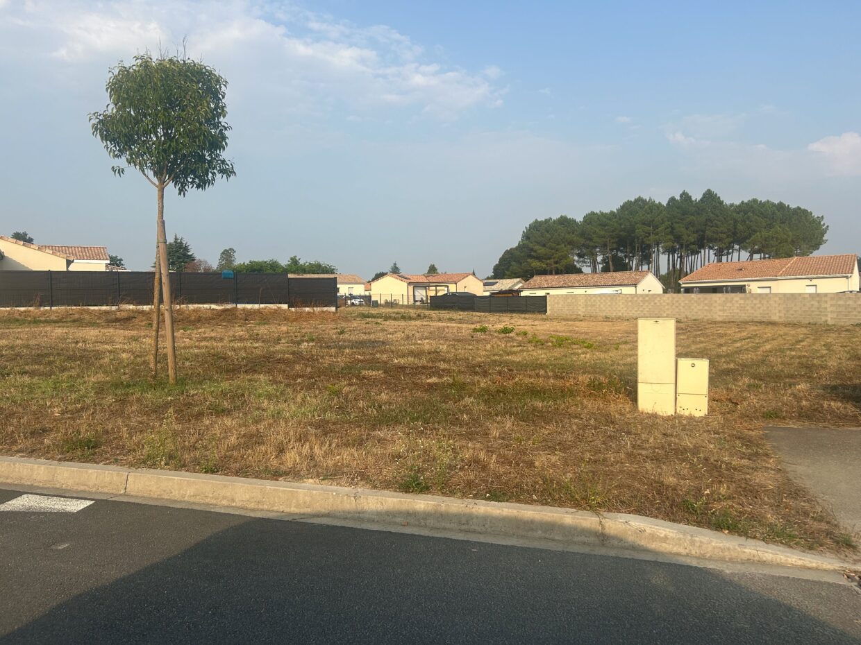 Terrain constructible Landiras  (Gironde 33)