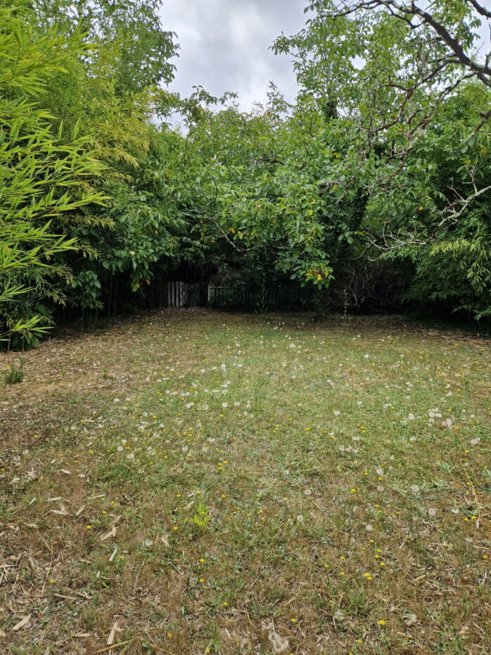 Terrain constructible Yvrac  (Gironde 33)