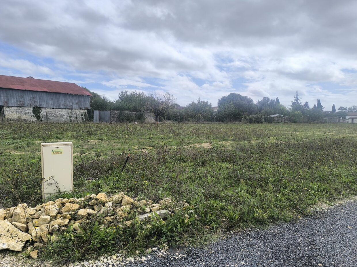 Terrain constructible Les métairies  (Charente 16)