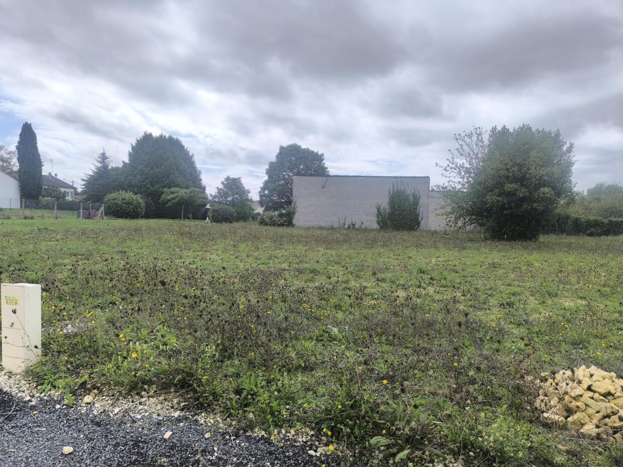 Terrain constructible Les métairies  (Charente 16)