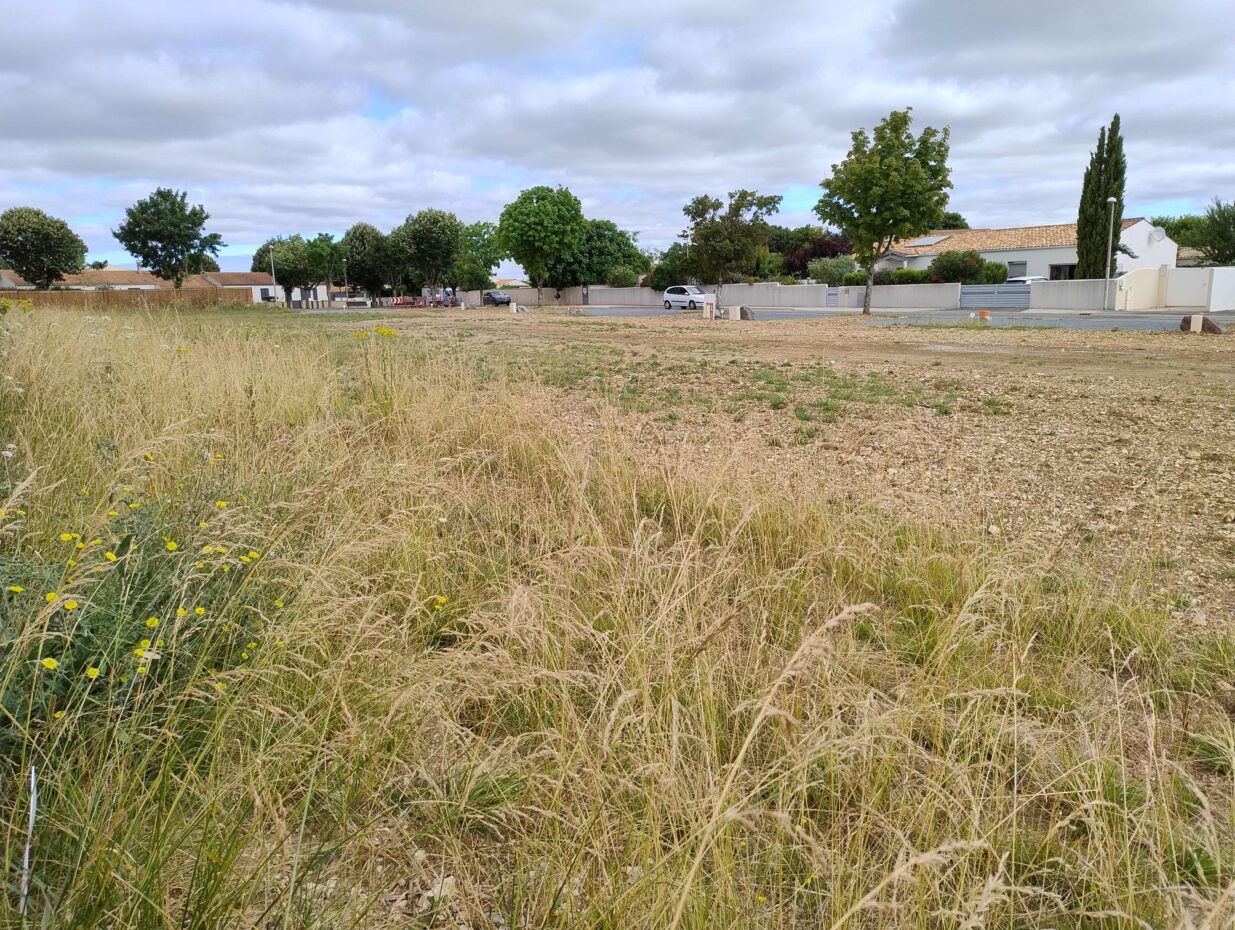 Terrain constructible La jarrie  (Charente-Maritime 17)