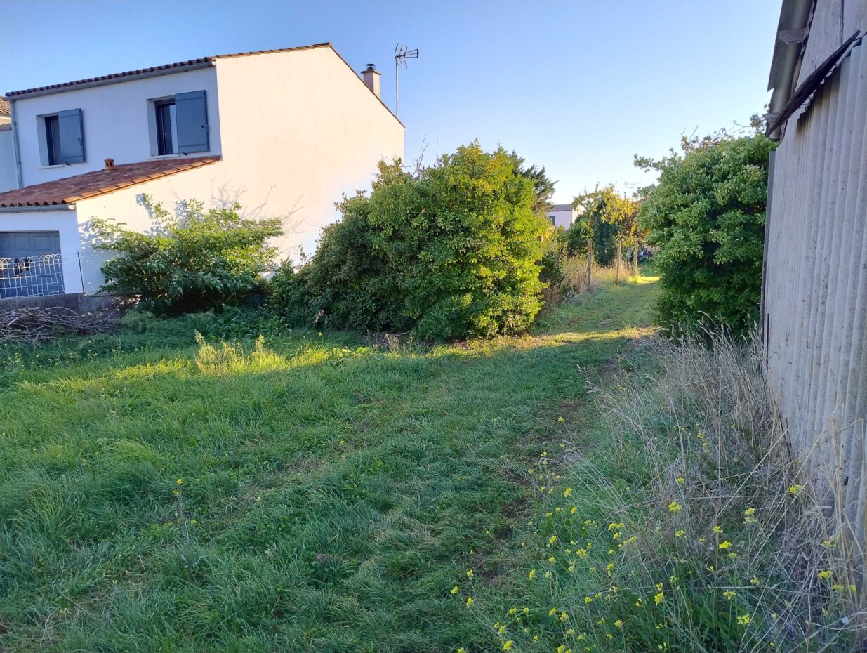 Terrain constructible Angoulins  (Charente-Maritime 17)