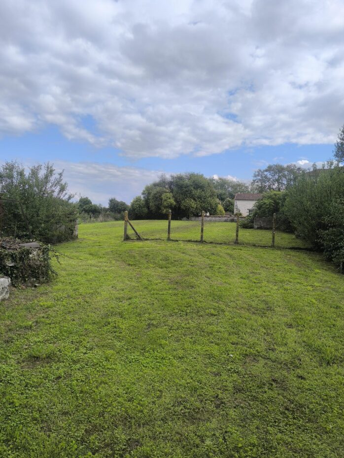 Terrain constructible Genté  (Charente 16)