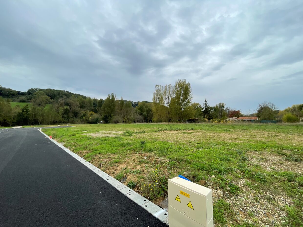 Terrain constructible Saint-caprais-de-lerm  (Lot et Garonne 47)