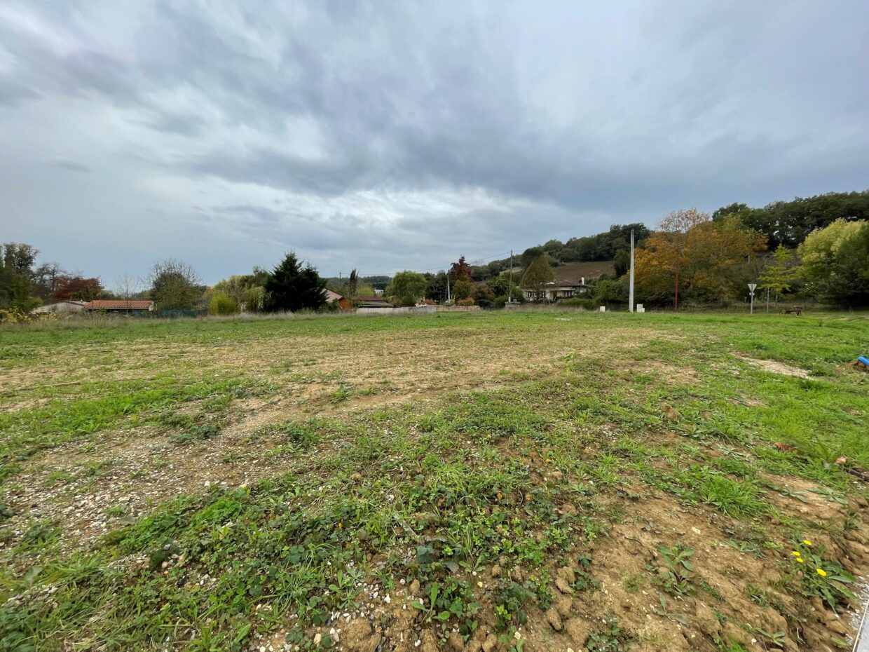 Terrain constructible Saint-caprais-de-lerm  (Lot et Garonne 47)