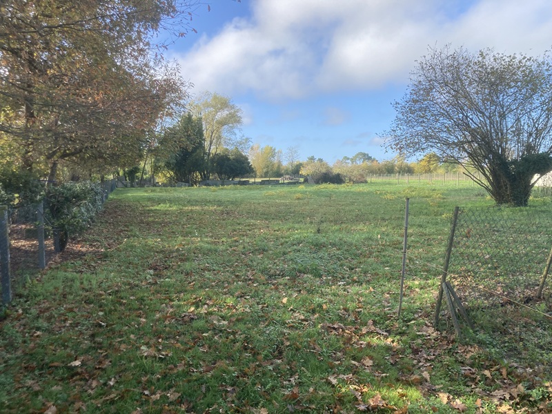 Terrain constructible Izon  (Gironde 33)