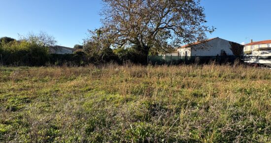 Terrain constructible Vérines  (Charente-Maritime 17)
