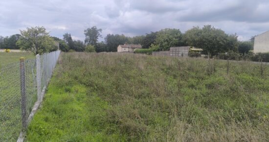 Terrain constructible Ars  (Charente 16)
