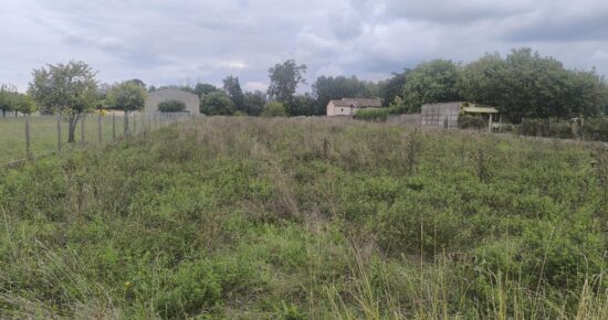 Terrain constructible Ars  (Charente 16)
