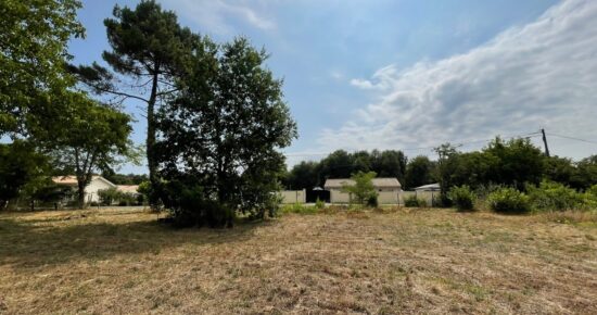 Terrain constructible Saint-yzan-de-soudiac (Gironde 33)