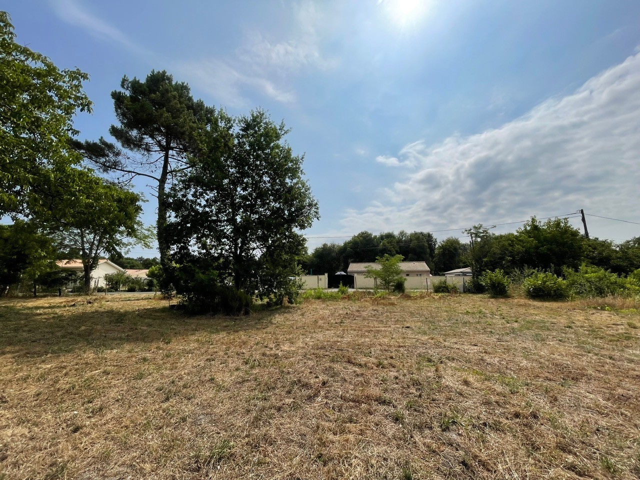 Terrain constructible Saint-yzan-de-soudiac (Gironde 33)