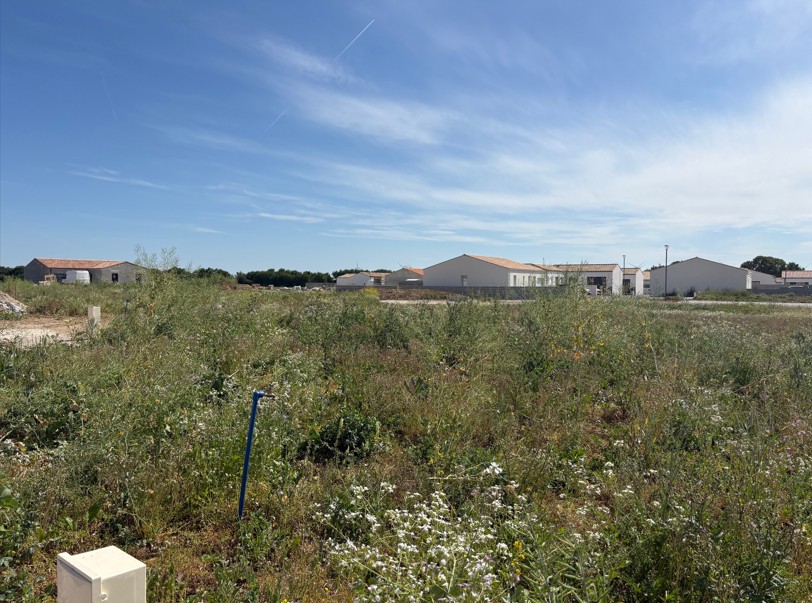 Terrain constructible Saint-jean-de-liversay  (Charente-Maritime 17)