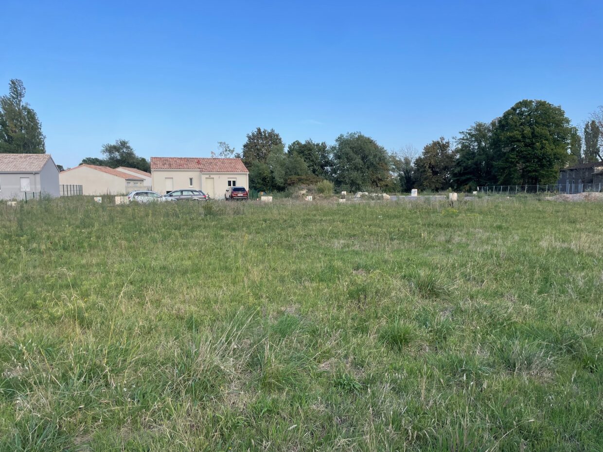Terrain constructible Prignac-et-marcamps  (Gironde 33)