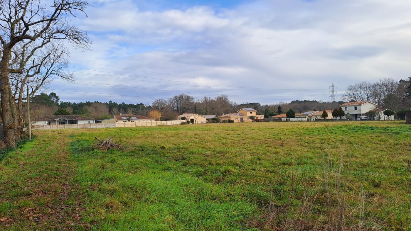 Terrain constructible Léognan  (Gironde 33)