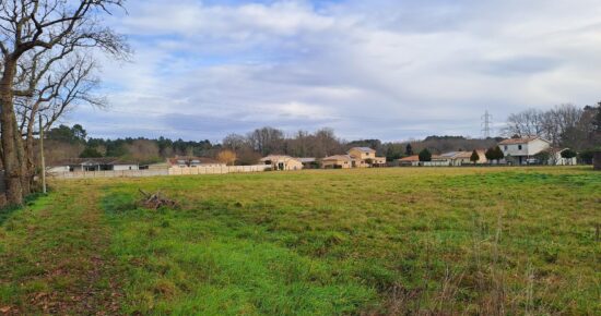 Terrain constructible Léognan  (Gironde 33)