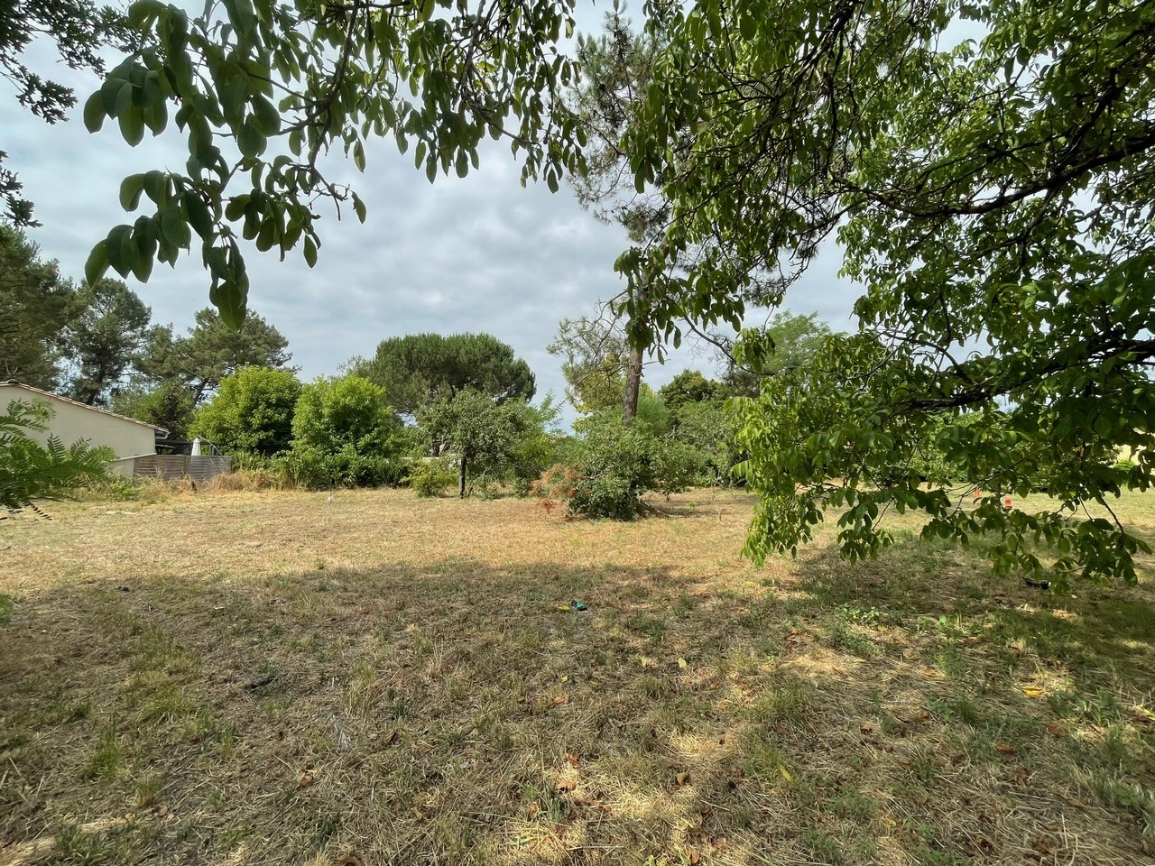 Terrain constructible Prignac-et-marcamps  (Gironde 33)