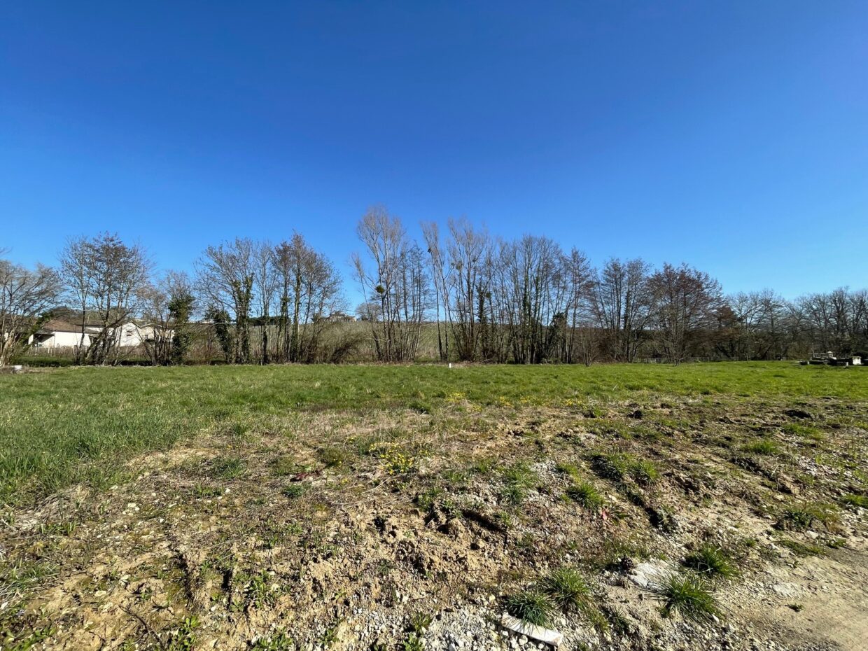 Terrain constructible Bourg  (Gironde 33)