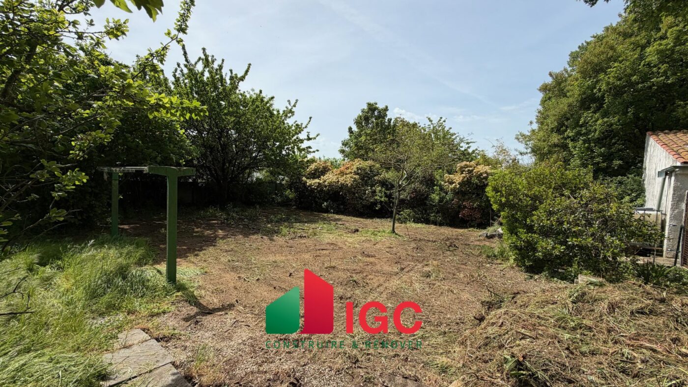 Terrain constructible La jarrie  (Charente-Maritime 17)
