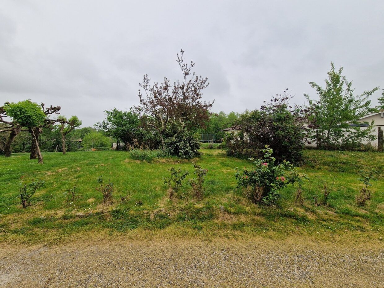 Terrain constructible Saint-morillon (Gironde 33)